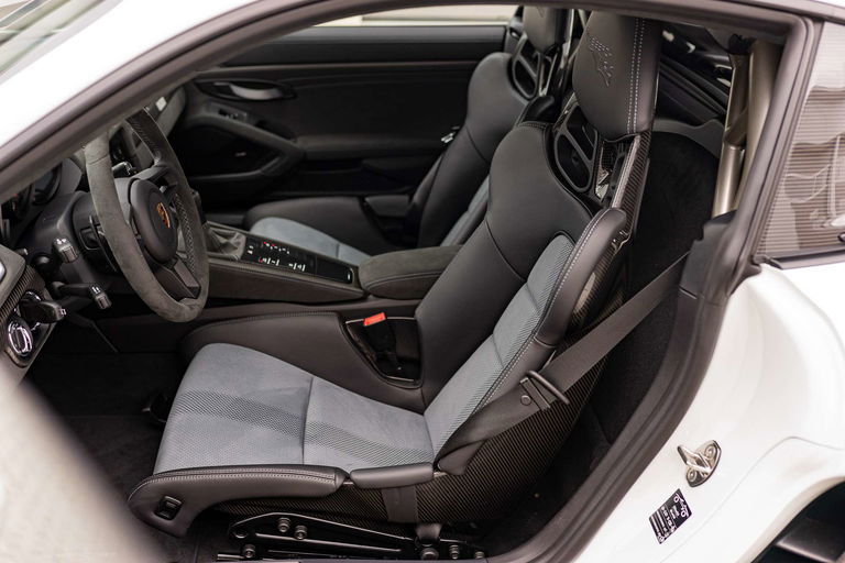 Porsche 718 Cayman GT4 RS