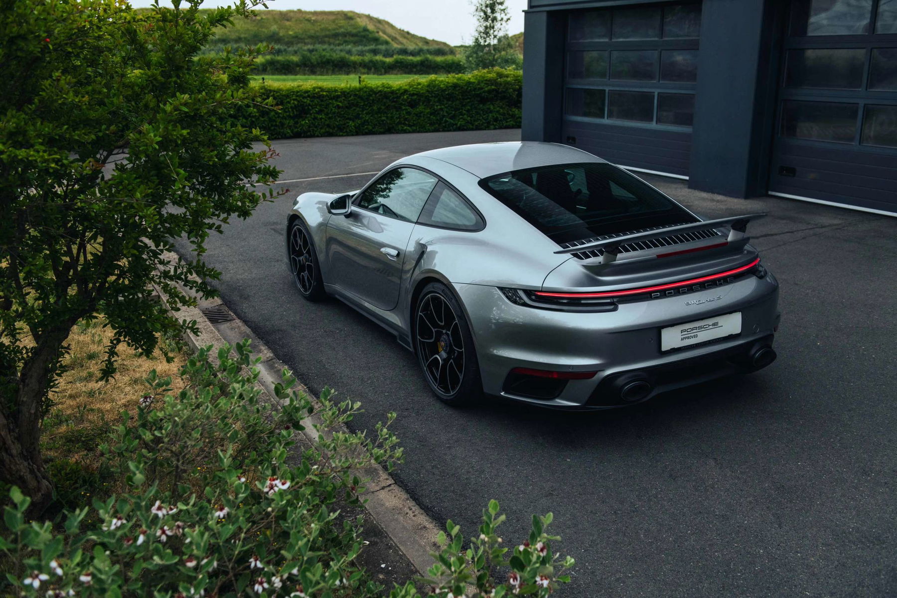 ポルシェ 911 (992)TurboSChristmasEdition2021 Porsche 992 Turbo S 2021 - elferspot.com - Marketplace for