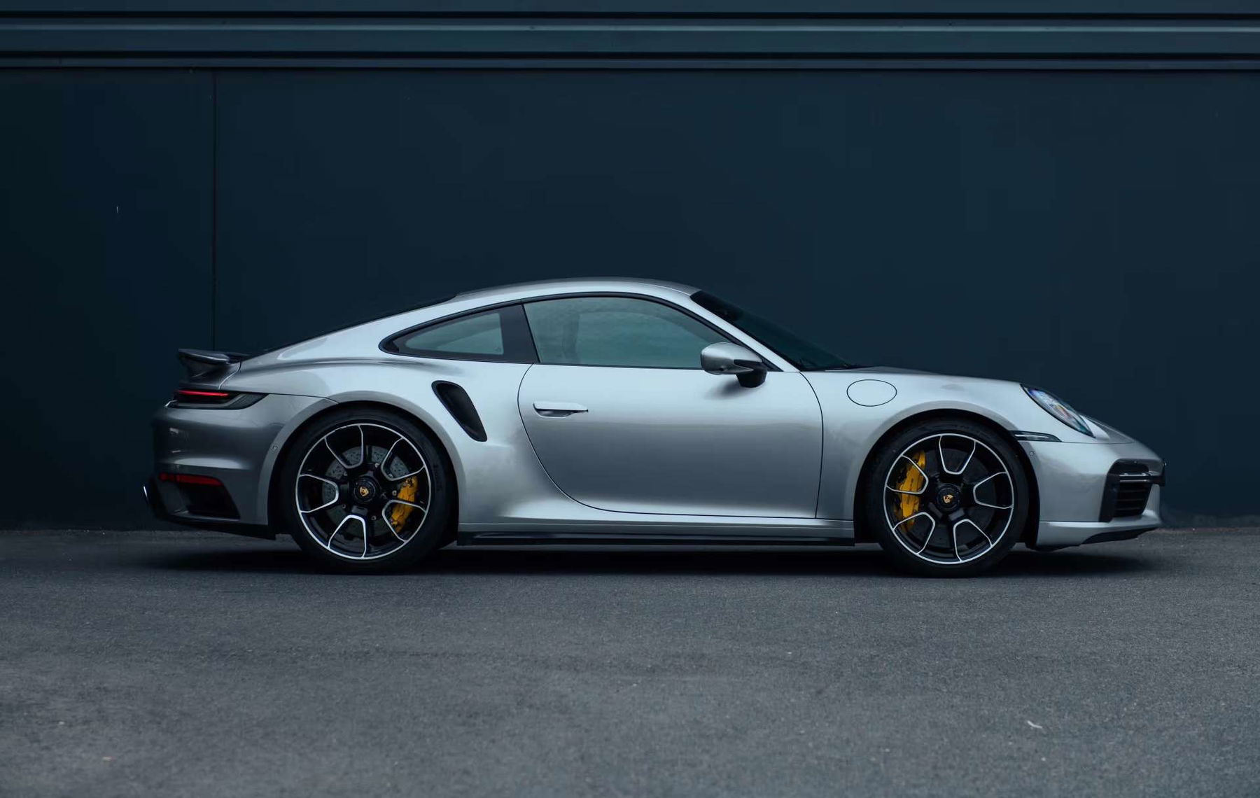 ポルシェ 911 (992)TurboSChristmasEdition2021 Porsche 992 Turbo S 2021 - elferspot.com - Marketplace for