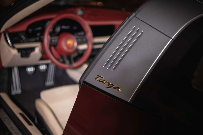 Porsche 992 Heritage Design Edition