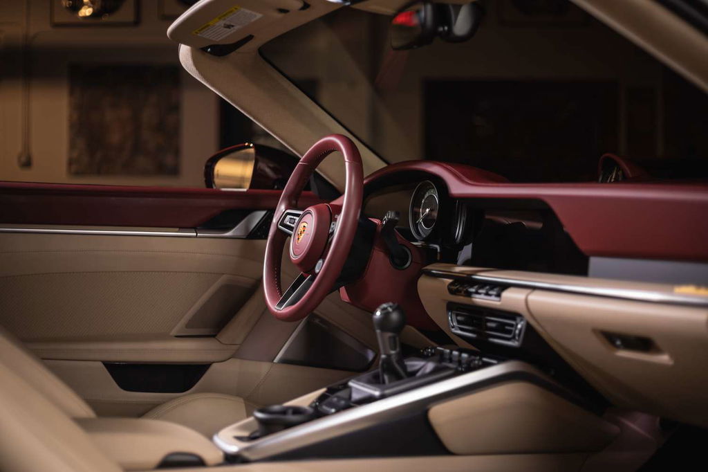 Porsche 992 Heritage Design Edition