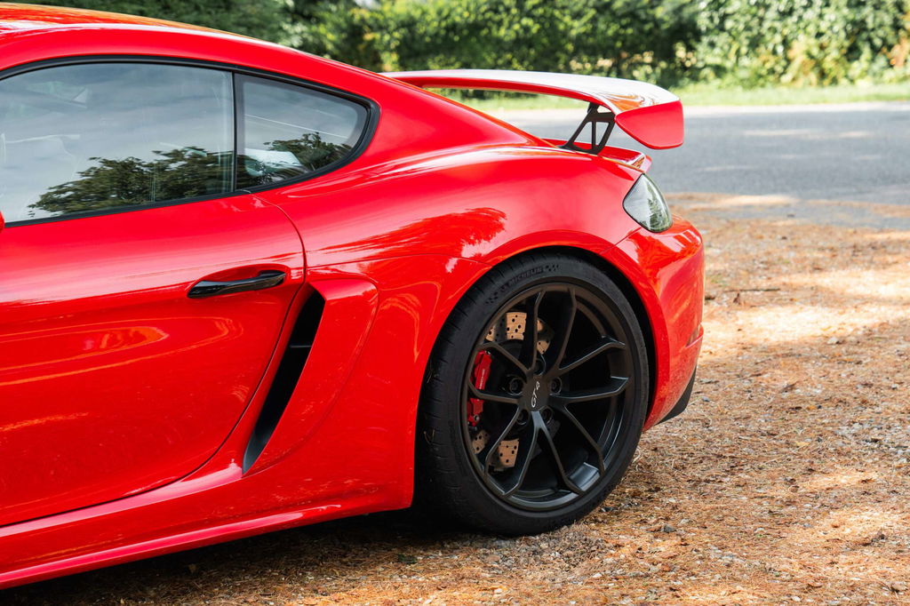 Porsche 718 Cayman GT4