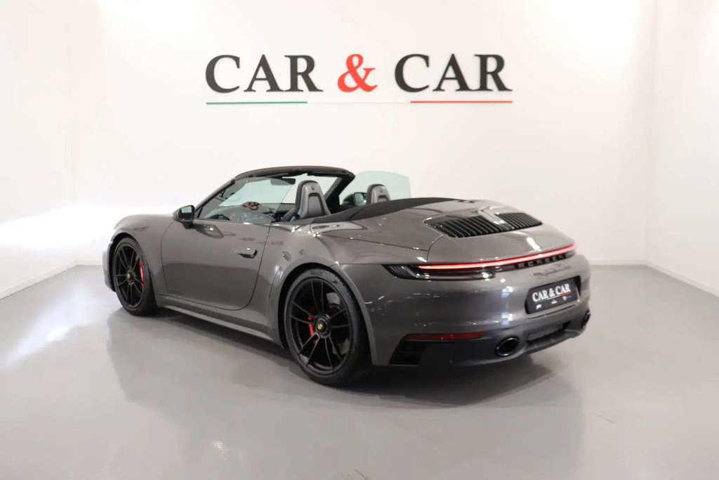 Porsche 992 Carrera 4 GTS