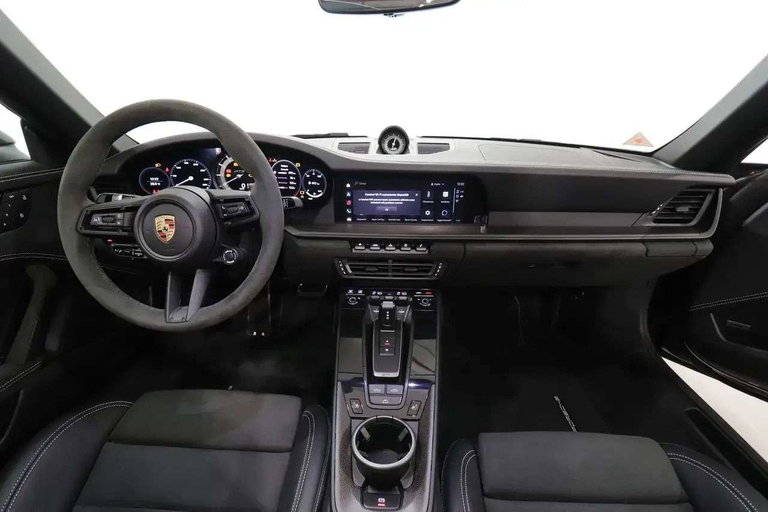 Porsche 992 Carrera 4 GTS