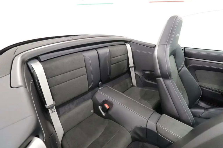 Porsche 992 Carrera 4 GTS