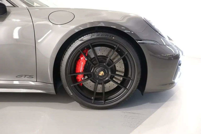 Porsche 992 Carrera 4 GTS