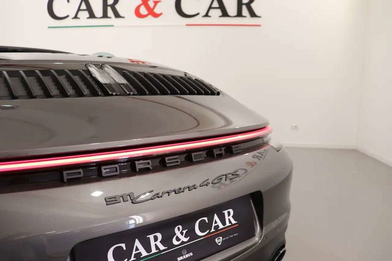 Porsche 992 Carrera 4 GTS