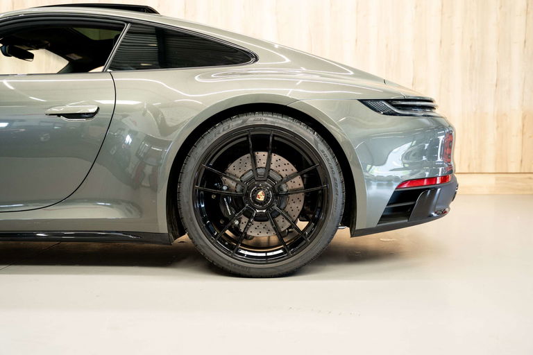 Porsche 992 Carrera 4 GTS