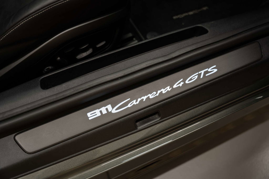 Porsche 992 Carrera 4 GTS