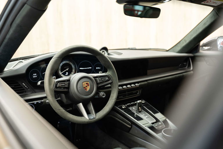 Porsche 992 Carrera 4 GTS