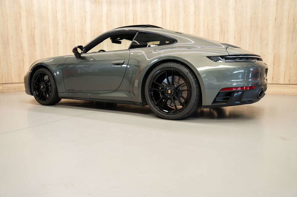 Porsche 992 Carrera 4 GTS