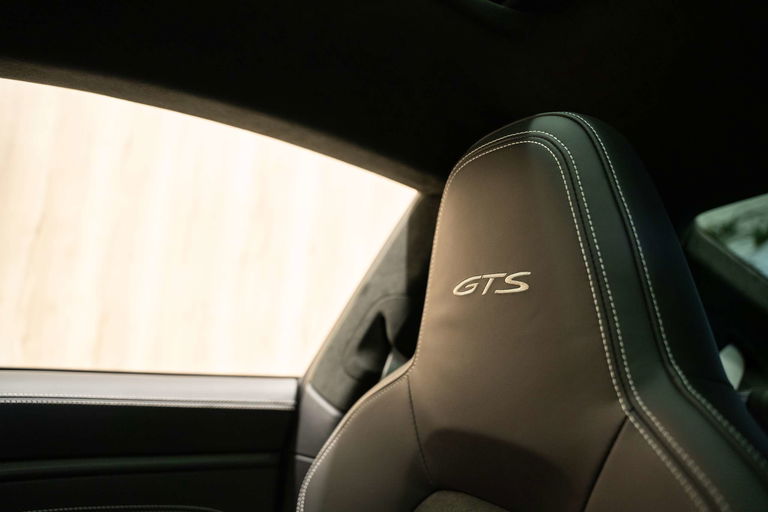 Porsche 992 Carrera 4 GTS