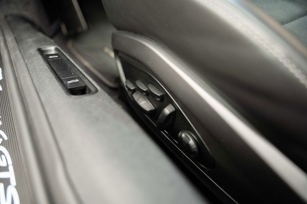 Porsche 992 Carrera 4 GTS