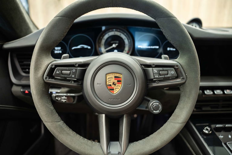 Porsche 992 Carrera 4 GTS