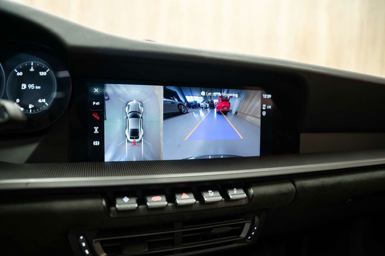 Porsche 992 Carrera 4 GTS