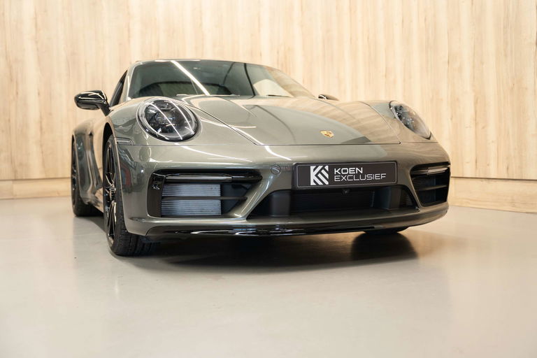 Porsche 992 Carrera 4 GTS