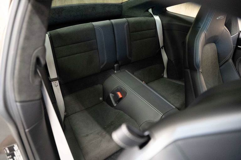 Porsche 992 Carrera 4 GTS