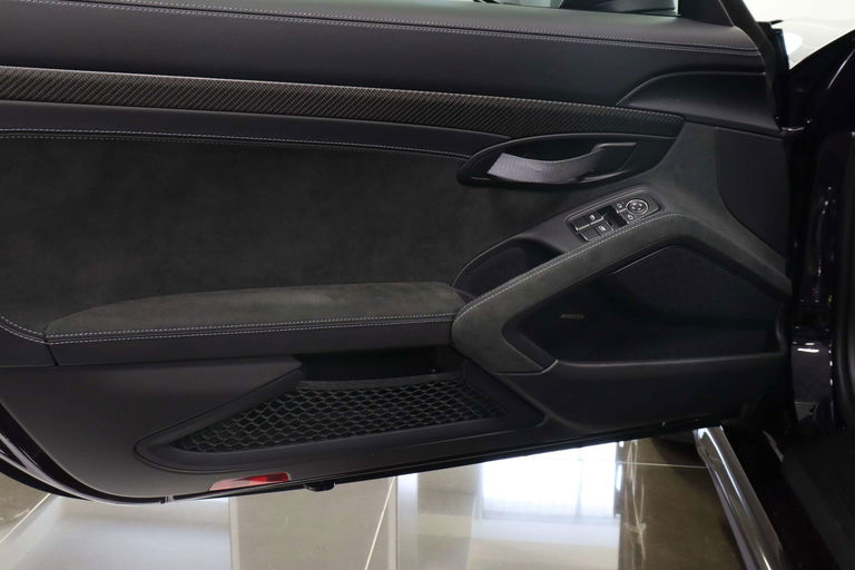 Porsche 718 Cayman GT4 RS