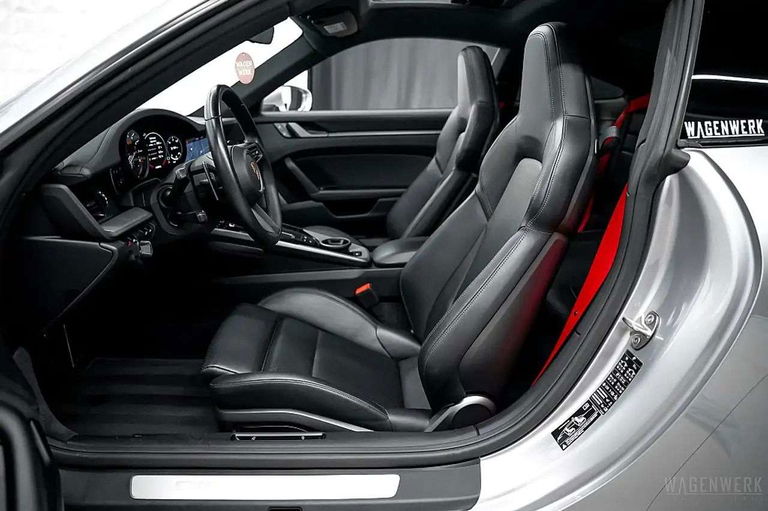 Porsche 992 Carrera 4S