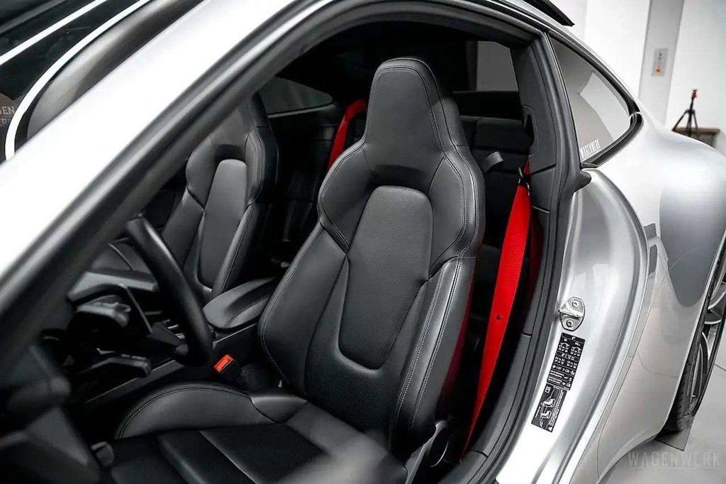 Porsche 992 Carrera 4S