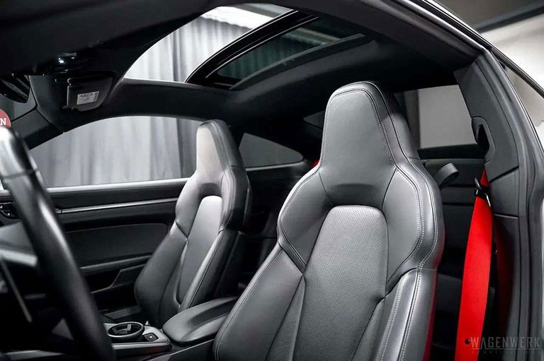 Porsche 992 Carrera 4S