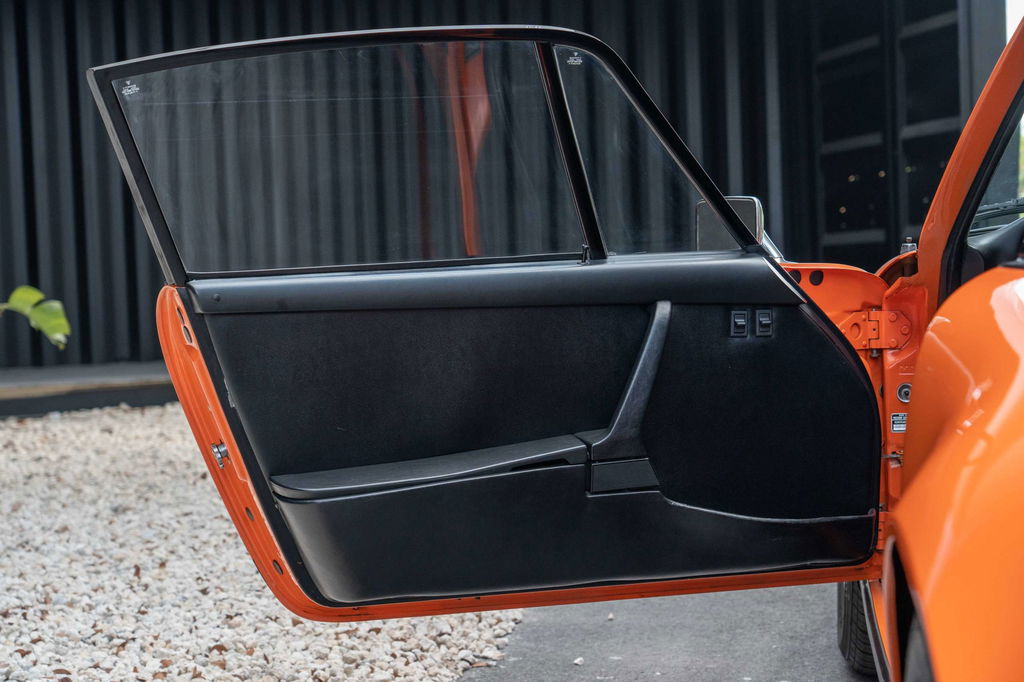 Porsche 911 Carrera (US)