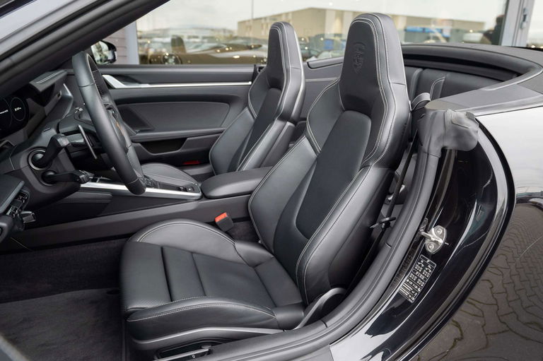 Porsche 992 Carrera 4S