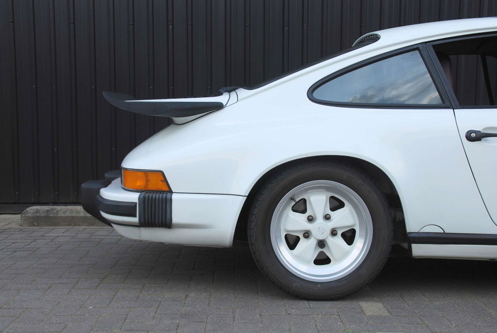 Porsche 911 Carrera 3.2 (US)