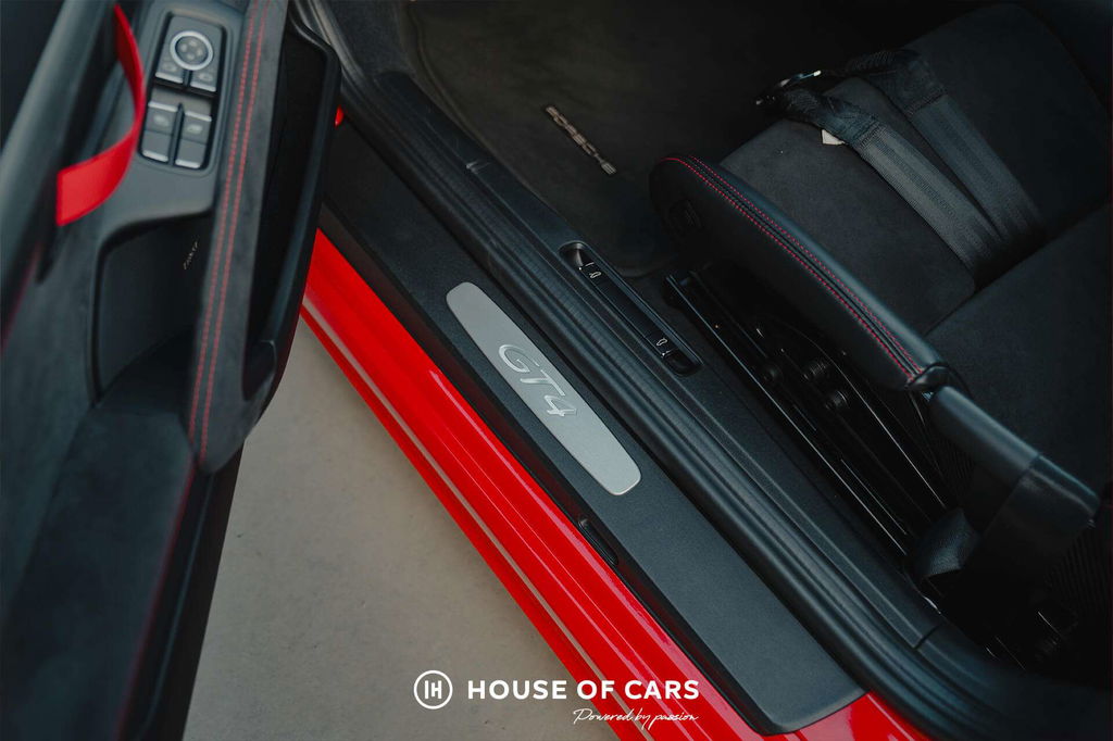 Porsche 718 Cayman GT4