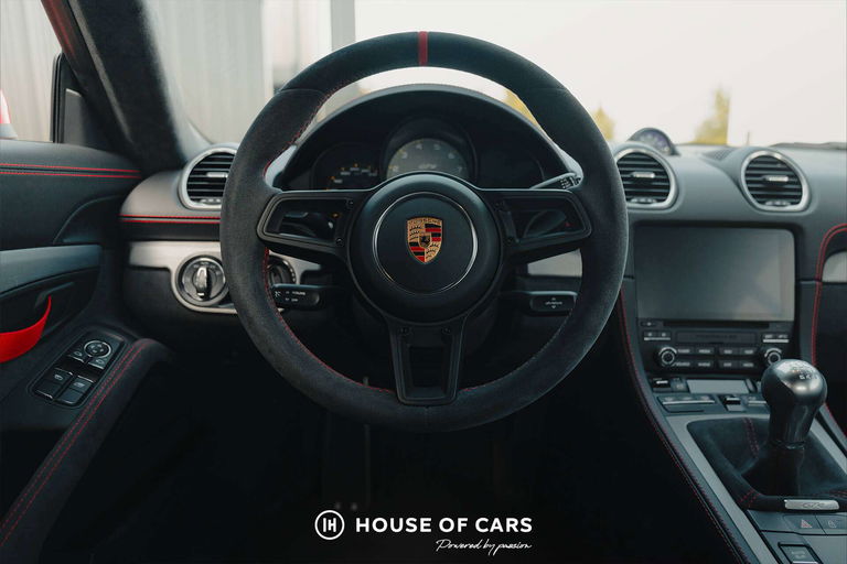 Porsche 718 Cayman GT4