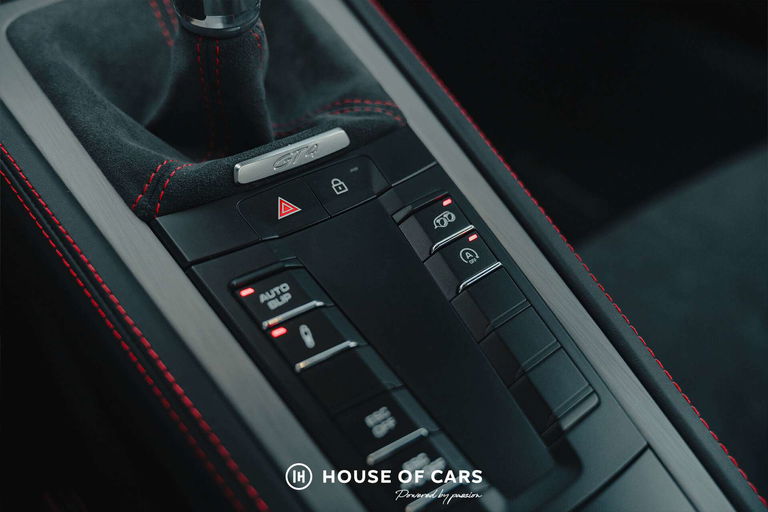 Porsche 718 Cayman GT4