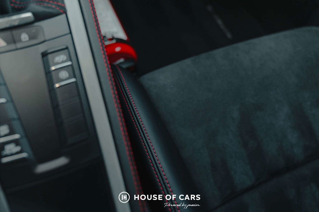 Porsche 718 Cayman GT4