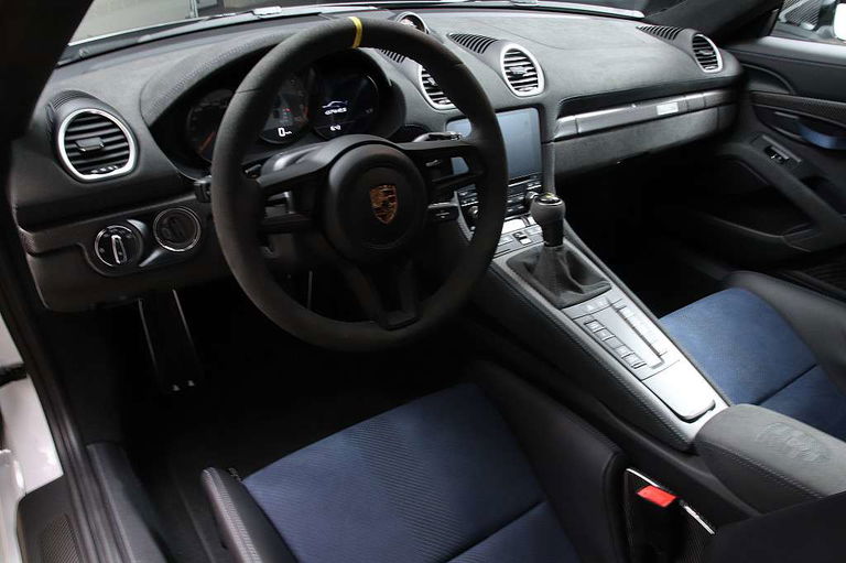 Porsche 718 Cayman GT4 RS