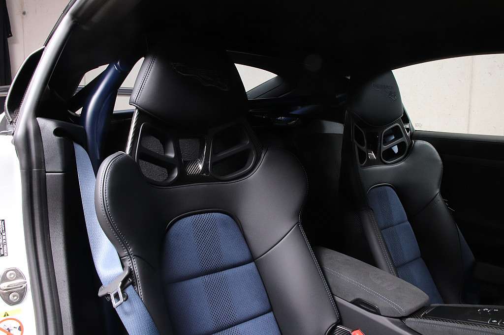 Porsche 718 Cayman GT4 RS