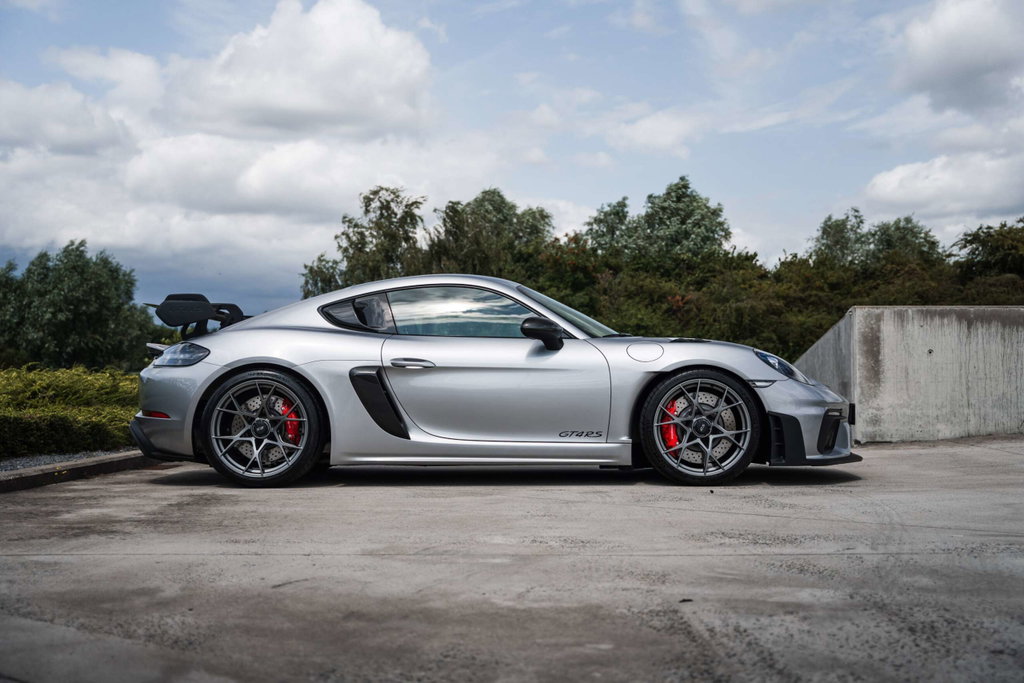 Porsche 718 Cayman GT4 RS
