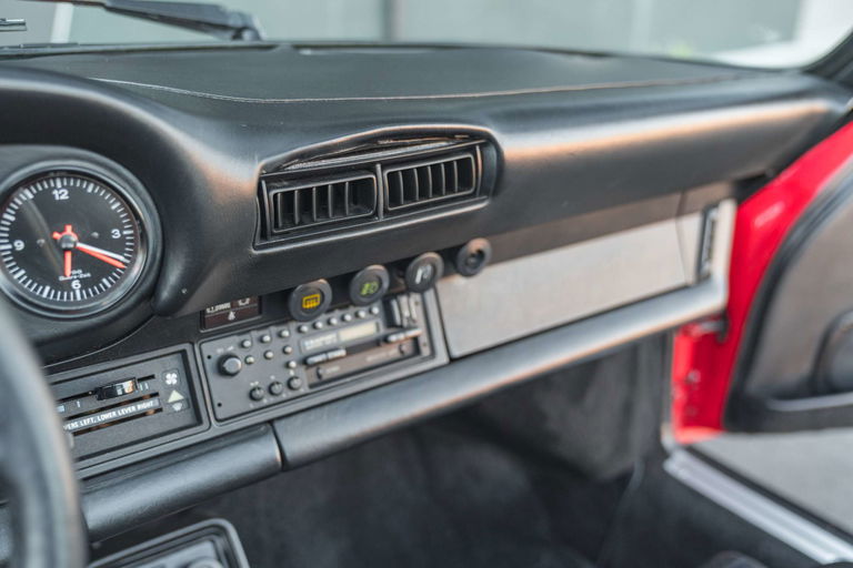 Porsche 911 Carrera 3.2 (US)