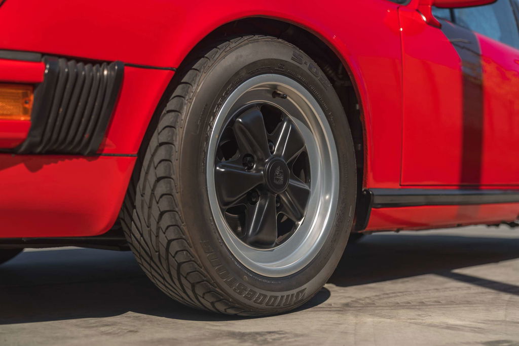 Porsche 911 Carrera 3.2 (US)