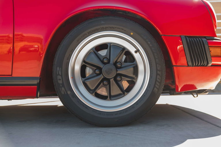 Porsche 911 Carrera 3.2 (US)