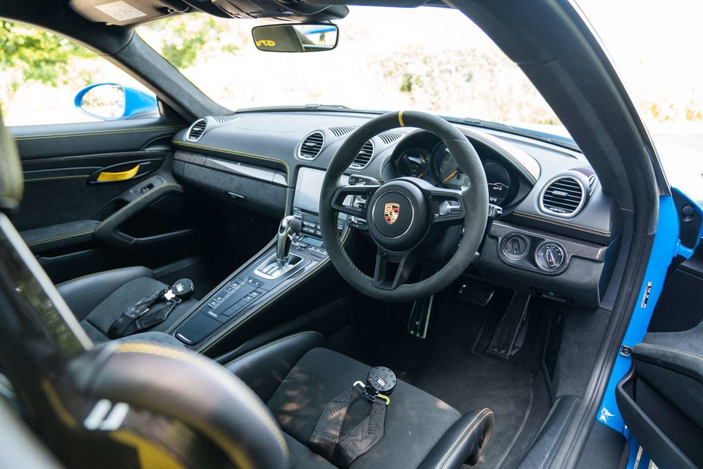 Porsche 718 Cayman GT4
