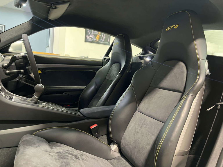 Porsche 981 Cayman GT4