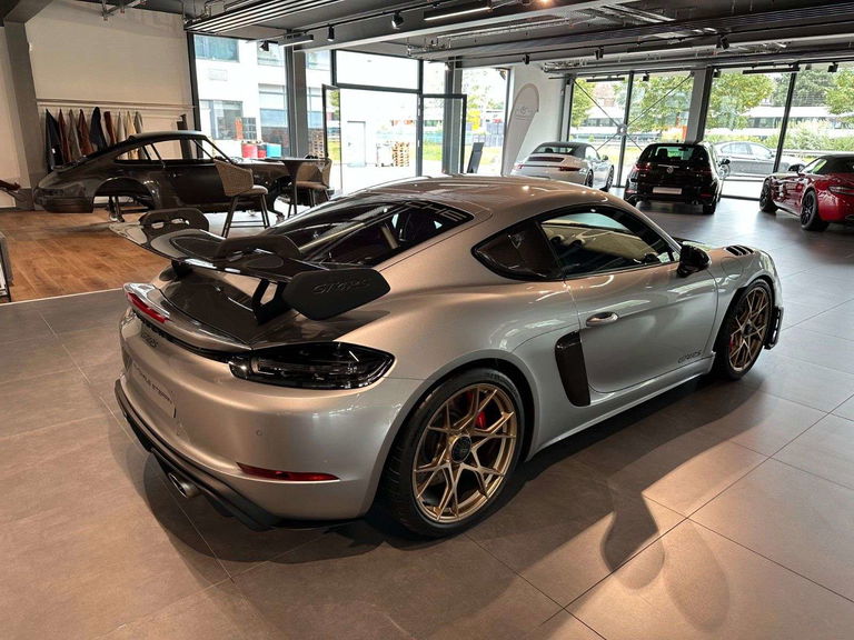 Porsche 718 Cayman GT4 RS