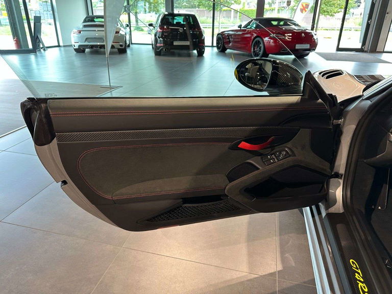 Porsche 718 Cayman GT4 RS