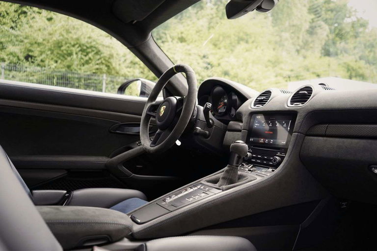 Porsche 718 Cayman GT4 RS