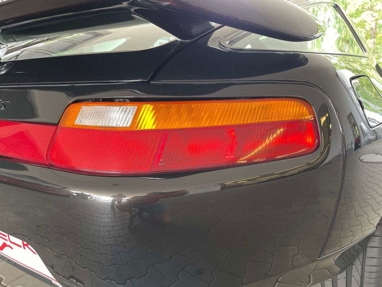Porsche 928 GTS