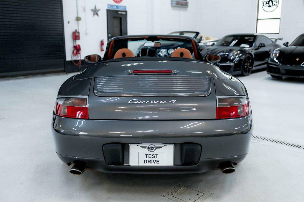 Porsche 996 Carrera 4