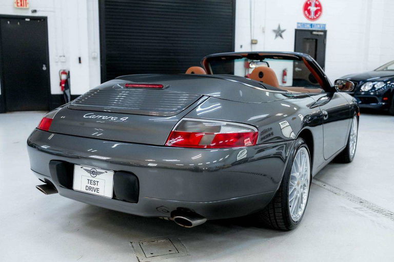 Porsche 996 Carrera 4