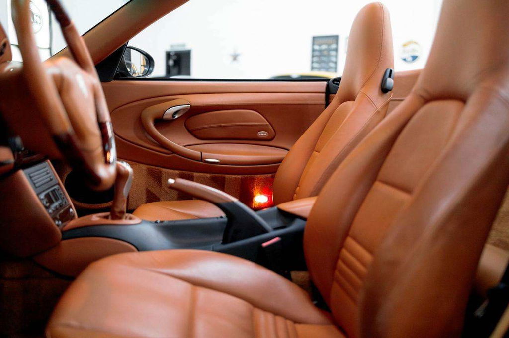 Porsche 996 Carrera 4