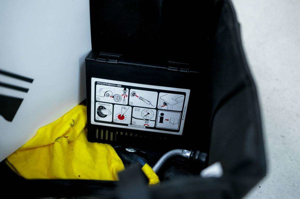 Porsche 996 Carrera 4