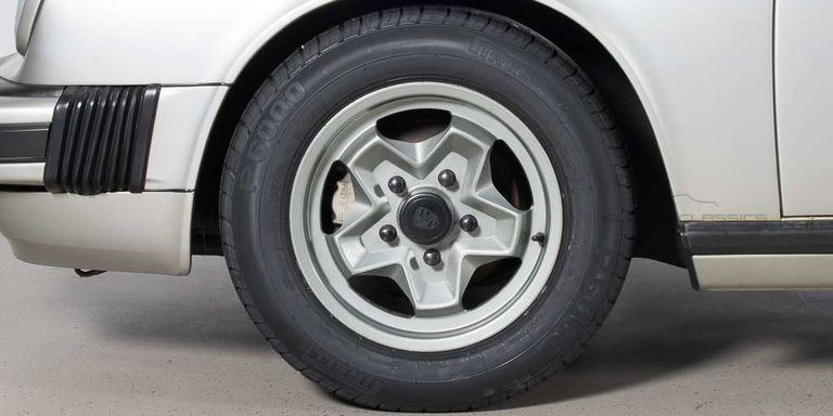 Porsche 911 „25 Jahre Jubiläumsmodell“