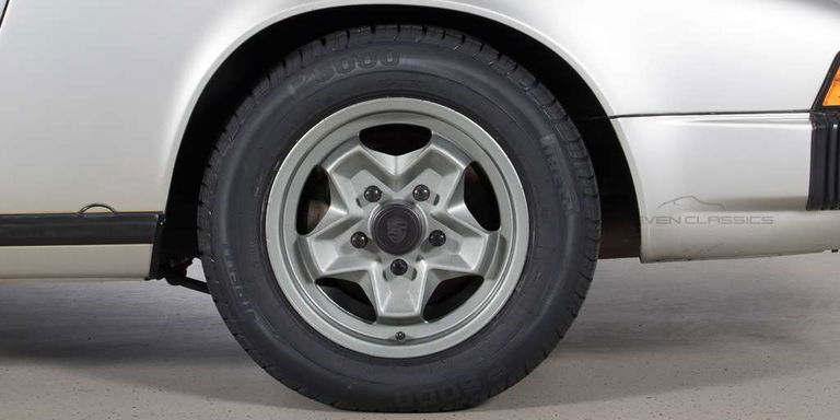 Porsche 911 „25 Jahre Jubiläumsmodell“